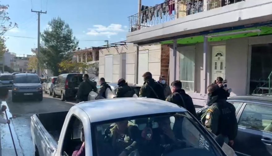  Οκτώ συλλήψεις για όπλα και ναρκωτικά μετά τα βίντεο με πυροβολισμούς στο Ζεφύρι