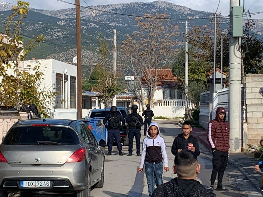  Οκτώ συλλήψεις για όπλα και ναρκωτικά μετά τα βίντεο με πυροβολισμούς στο Ζεφύρι