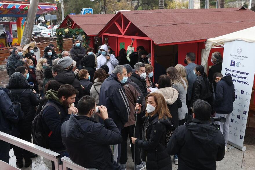 Ηράκλειο: Μεγάλες ουρές για εμβολιασμό χωρίς ραντεβού (φωτογραφίες)