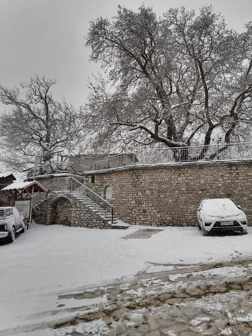 Καιρός: Συνεχίζεται την Κυριακή η επέλαση της «Κάρμελ» - Πού θα σημειωθούν βροχές, χιόνια και παγετός