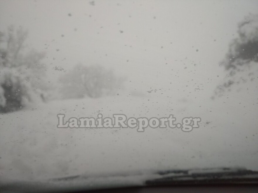 Καιρός: Συνεχίζεται την Κυριακή η επέλαση της «Κάρμελ» - Πού θα σημειωθούν βροχές, χιόνια και παγετός