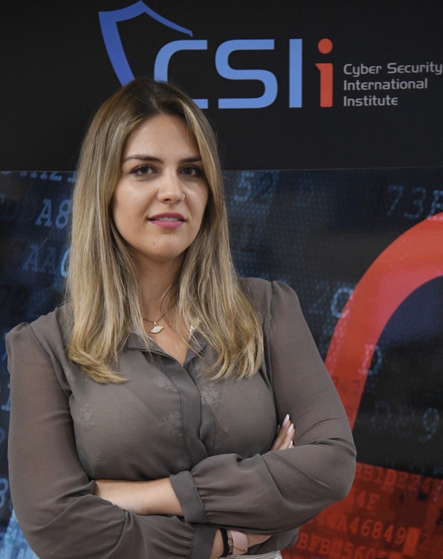 Η μάστιγα του revenge porn: O εφιάλτης για τα θύματα και πώς μπορούν να προστατευτούν