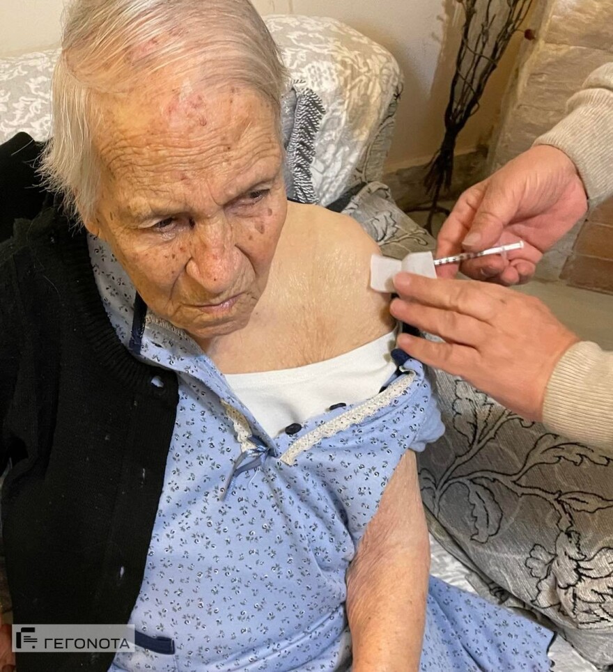 Βόλος: Γιαγιά 106 ετών εμβολιάστηκε για τον κορωνοϊό