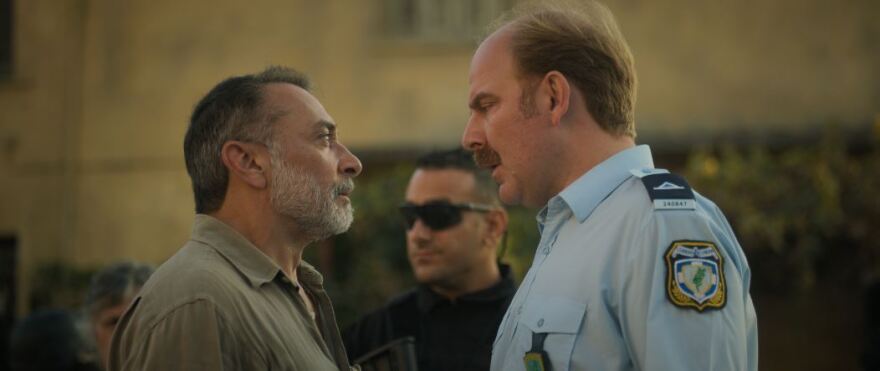 Στη σειρά «Κομάντα και Δράκοι» ο Βασίλης και ο Νεκτάριος καταφέρνουν να αποδράσουν