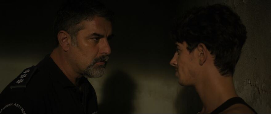 Στη σειρά «Κομάντα και Δράκοι» ο Βασίλης και ο Νεκτάριος καταφέρνουν να αποδράσουν