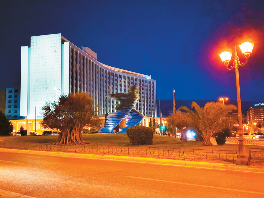 Το εμβληματικό Hilton γίνεται Conrad και αλλάζει ριζικά με ιδιωτικές κατοικίες, λέσχη μελών και εστιατόρια