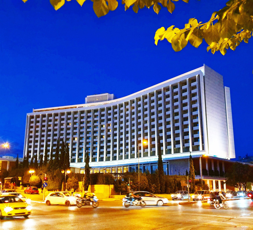 Το εμβληματικό Hilton γίνεται Conrad και αλλάζει ριζικά με ιδιωτικές κατοικίες, λέσχη μελών και εστιατόρια