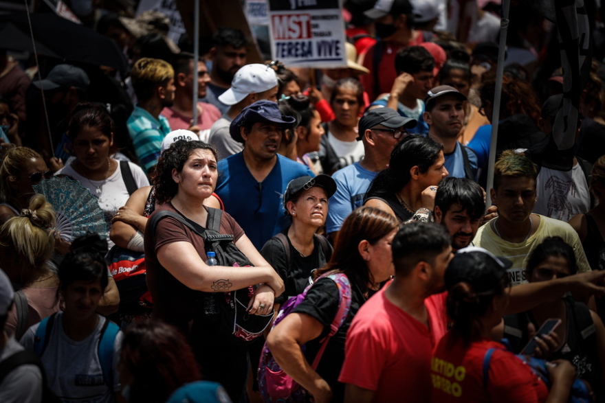 Χιλιάδες διαδηλωτές στο Μπουένος Άιρες ως φόρο τιμής στην εξέγερση του 2001 με τους 39 νεκρούς