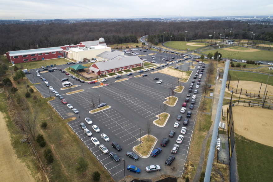 Ένα απέραντο πάρκινγκ τα εξεταστικά κέντρα των ΗΠΑ για το «τσουνάμι της Omicron» - Δείτε φωτογραφίες