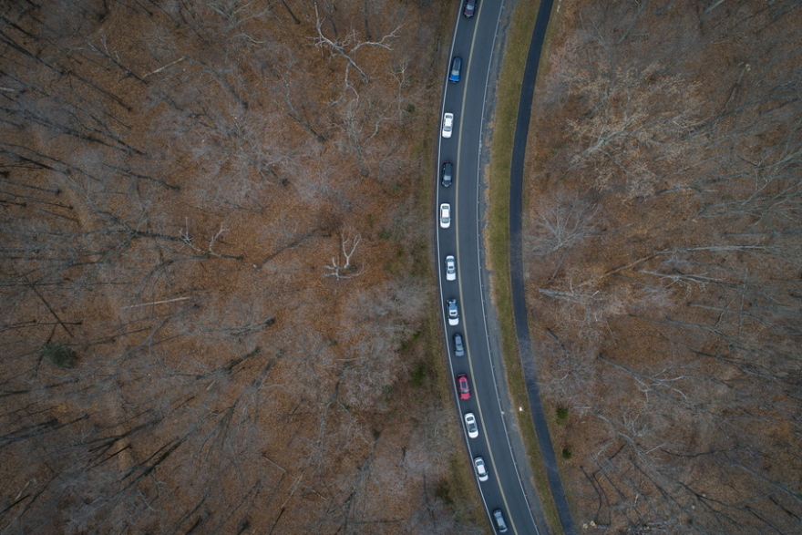 Ένα απέραντο πάρκινγκ τα εξεταστικά κέντρα των ΗΠΑ για το «τσουνάμι της Omicron» - Δείτε φωτογραφίες