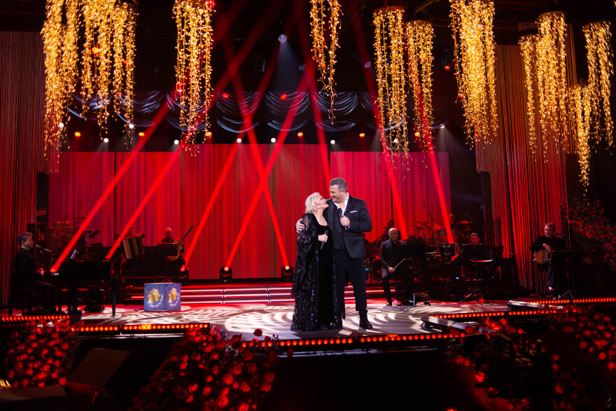 Ο Αντώνης Ρέμος και η Μαρινέλλα μας προσκαλούν σε ένα γιορτινό μουσικό ταξίδι στο MEGA