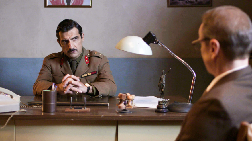 «Άγριες Μέλισσες»: Ο Κυριάκος τους βρίσκει όλους απέναντι του