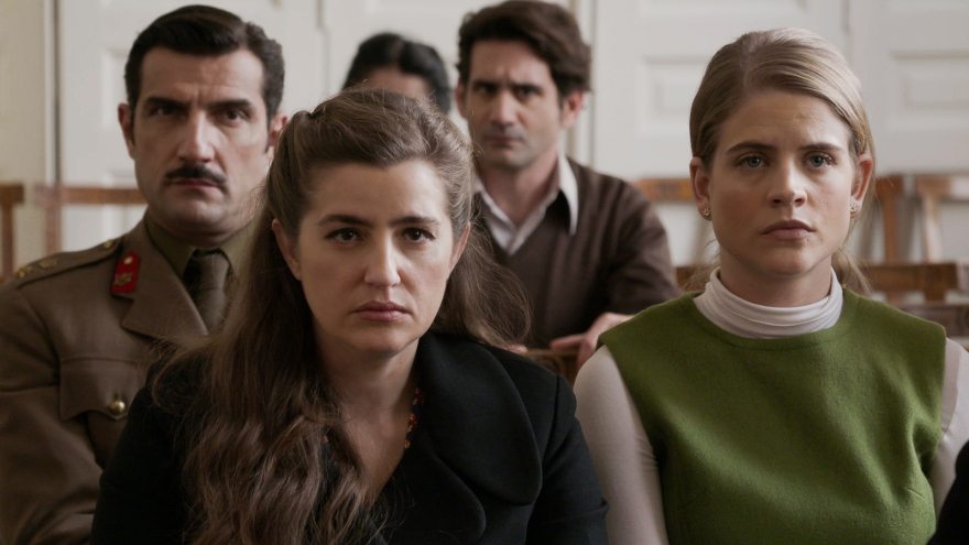 «Άγριες Μέλισσες»: Ο Κυριάκος τους βρίσκει όλους απέναντι του