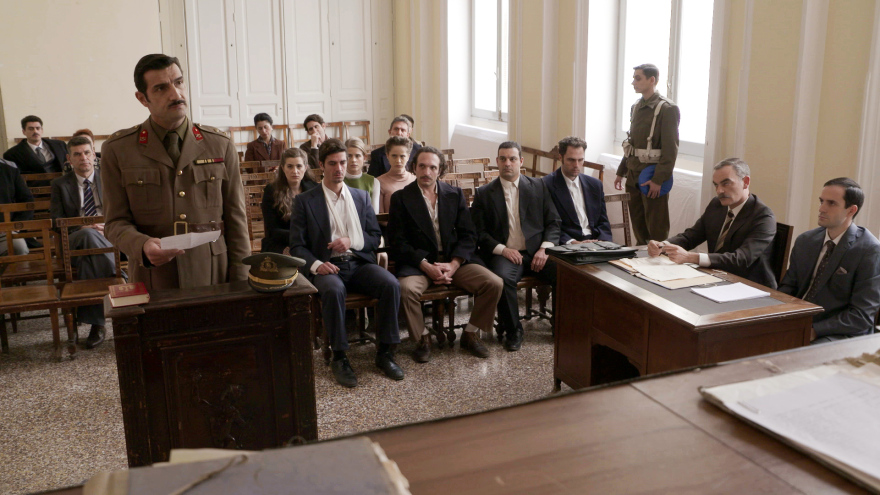 «Άγριες Μέλισσες»: Ο Κυριάκος τους βρίσκει όλους απέναντι του