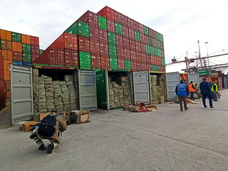 Κοντέινερ με 10 εκατ. λαθραία τσιγάρα εντοπίστηκαν στον Πειραιά