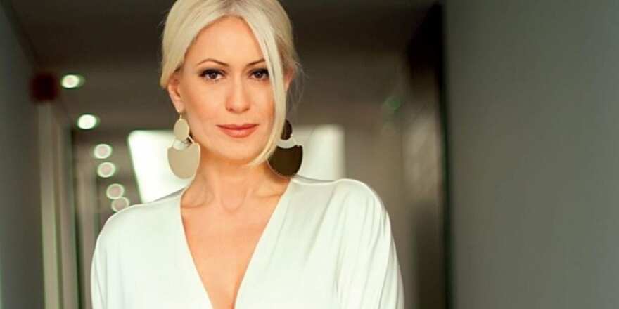 Ζητείται συμβολαιογράφος για… τηλεαστέρες