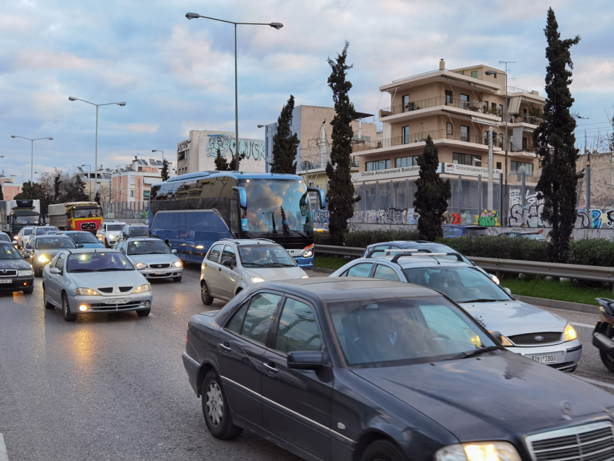 H κίνηση στους δρόμους: Χάος στον Κηφισό μετά από καραμπόλα
