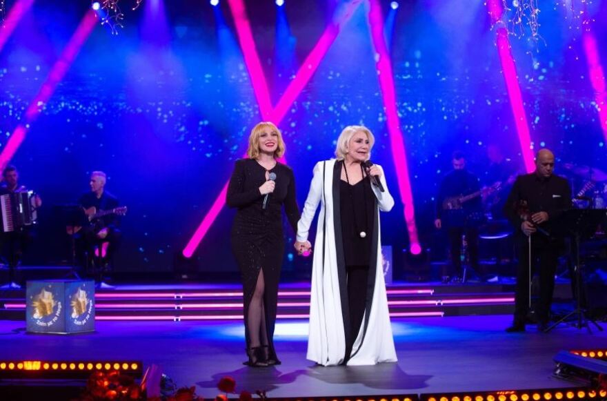 Ο Αντώνης Ρέμος και η Μαρινέλλα μας προσκαλούν σε μία εορταστική βραδιά στο MEGA