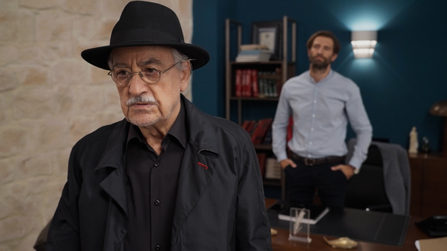 Στη «Γη της Ελιάς» η Ευτυχία ομολογεί στον Αποστόλη πως είναι ακόμα ερωτευμένη μαζί του