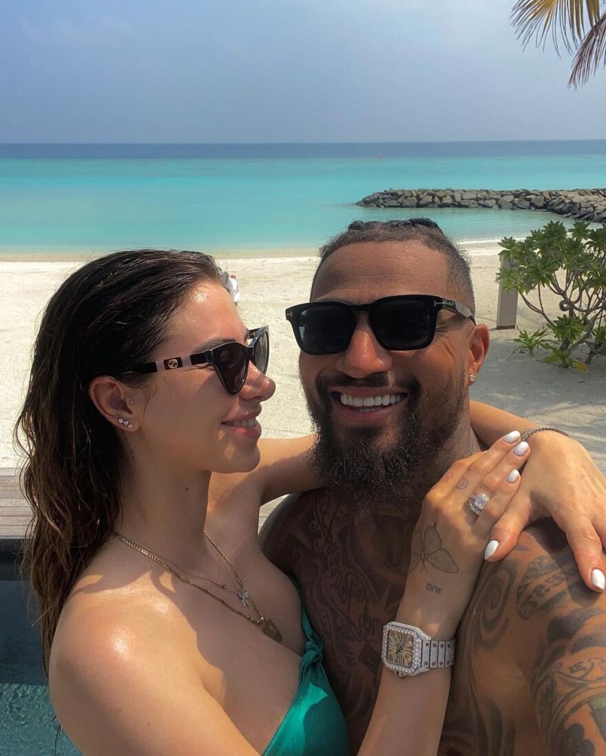 Ο Μπόατεγκ... παίζει μεγάλη μπάλα στις Μαλδίβες με τη νέα του σύντροφο - Δείτε φωτογραφίες