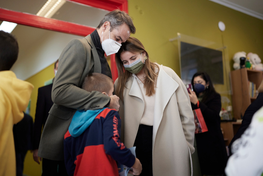 Κυριάκος Μητσοτάκης: Από τα παιδιά της Παιδόπολης «Άγιος Ανδρέας»  άκουσε τα κάλαντα των Χριστουγέννων ο πρωθυπουργός 