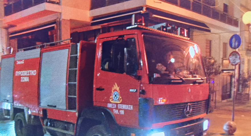 Συναγερμός στην πυροσβεστική: Φωτιά σε μεζεδοπωλείο στα Εξάρχεια ξέσπασε τα ξημερώματα