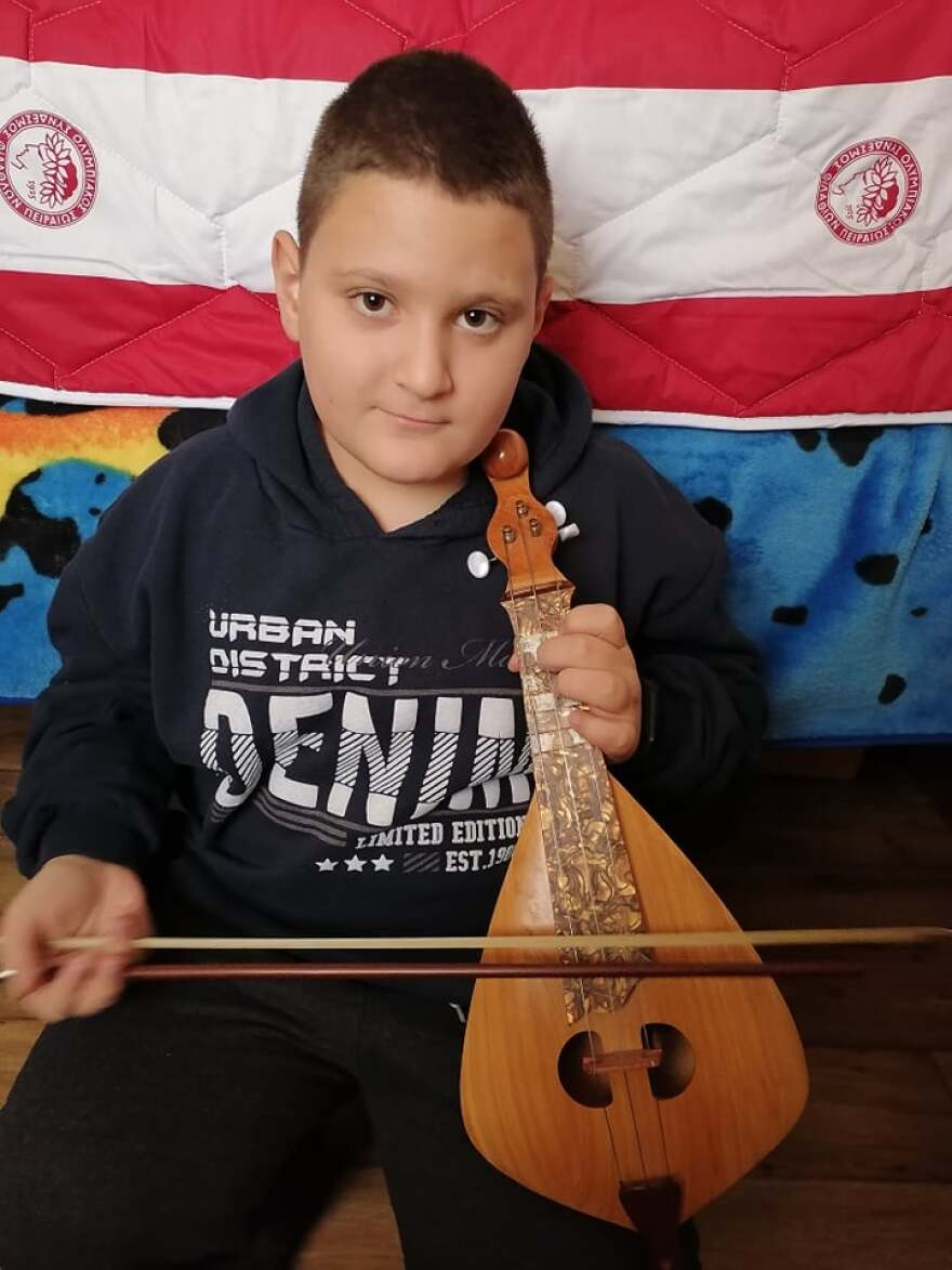 Αρκαλοχώρι: Ο 10χρονος Χρήστος ζητά από τον Άη Βασίλη τη λύρα που του στέρησε ο σεισμός