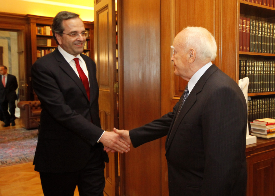 Απεβίωσε ο Κάρολος Παπούλιας	