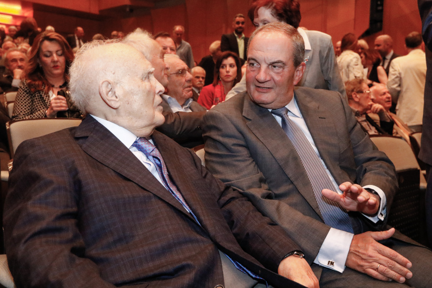 Απεβίωσε ο Κάρολος Παπούλιας	