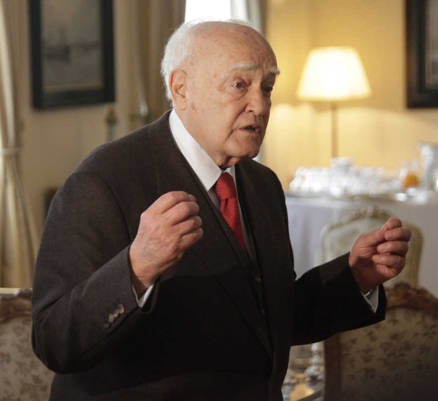 Κάρολος Παπούλιας: Η μεγάλη διαδρομή του Προέδρου που οι «Αγανακτισμένοι» αποκάλεσαν «προδότη»