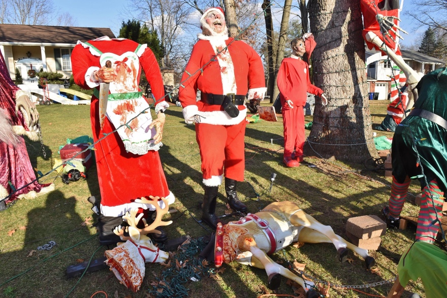 Κάτοικος του Νιού Τζέρσεϊ τρομοκρατεί τους γείτονές του με θρίλερ χριστουγεννιάτικο στολισμό!