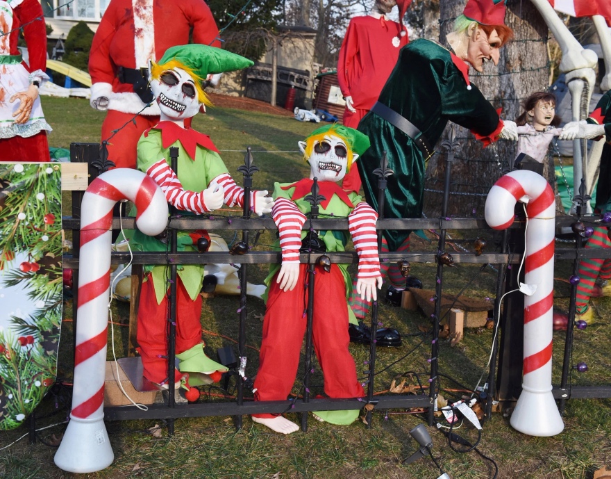 Κάτοικος του Νιού Τζέρσεϊ τρομοκρατεί τους γείτονές του με θρίλερ χριστουγεννιάτικο στολισμό!