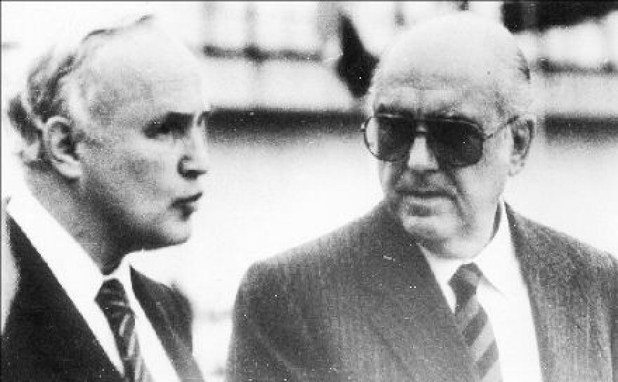 Απεβίωσε ο Κάρολος Παπούλιας	