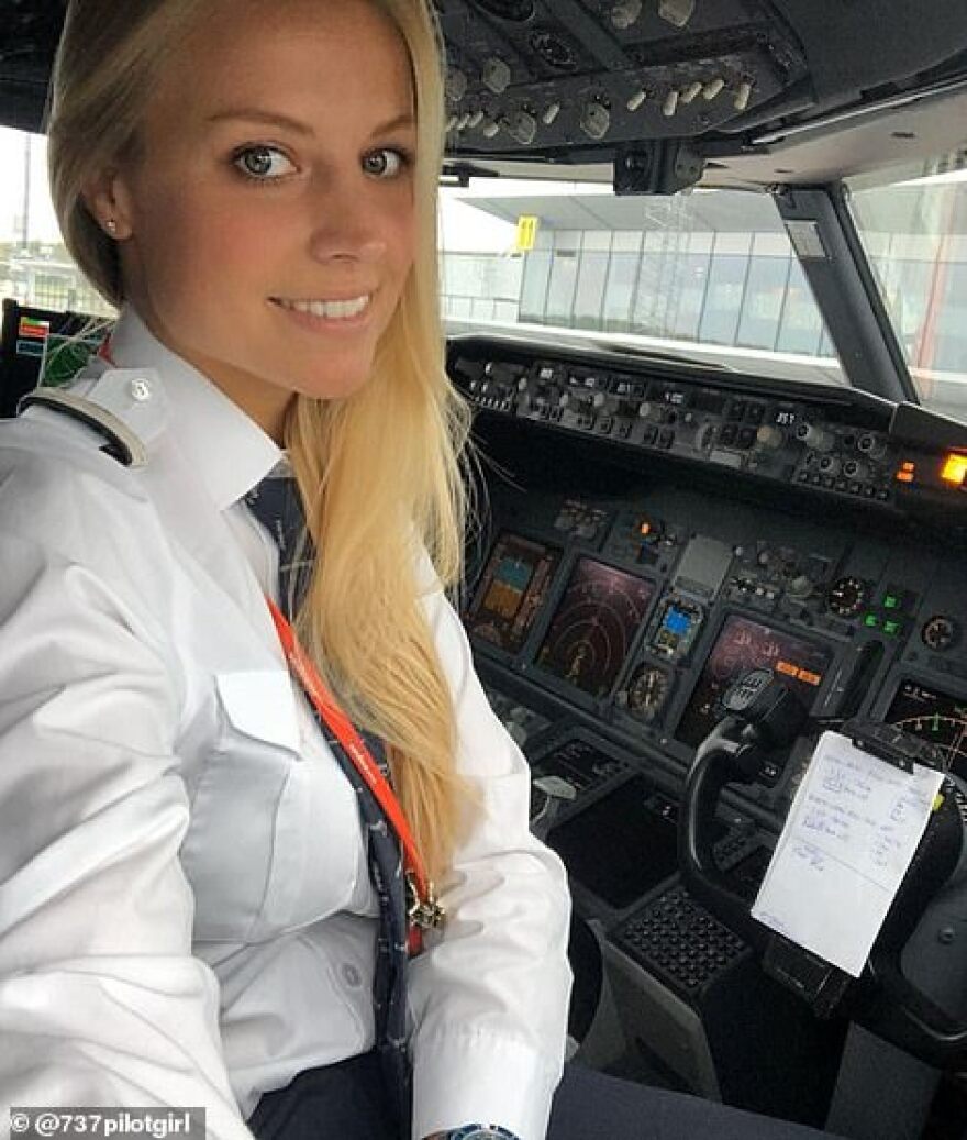 Μία 27χρονη στο πιλοτήριο του θηριώδους Jumbo 747 - «Συνήθως με ρωτάνε αν είμαι αεροσυνοδός»