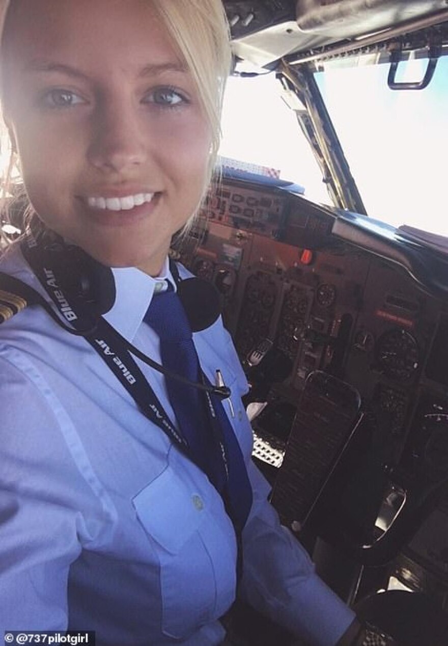 Μία 27χρονη στο πιλοτήριο του θηριώδους Jumbo 747 - «Συνήθως με ρωτάνε αν είμαι αεροσυνοδός»
