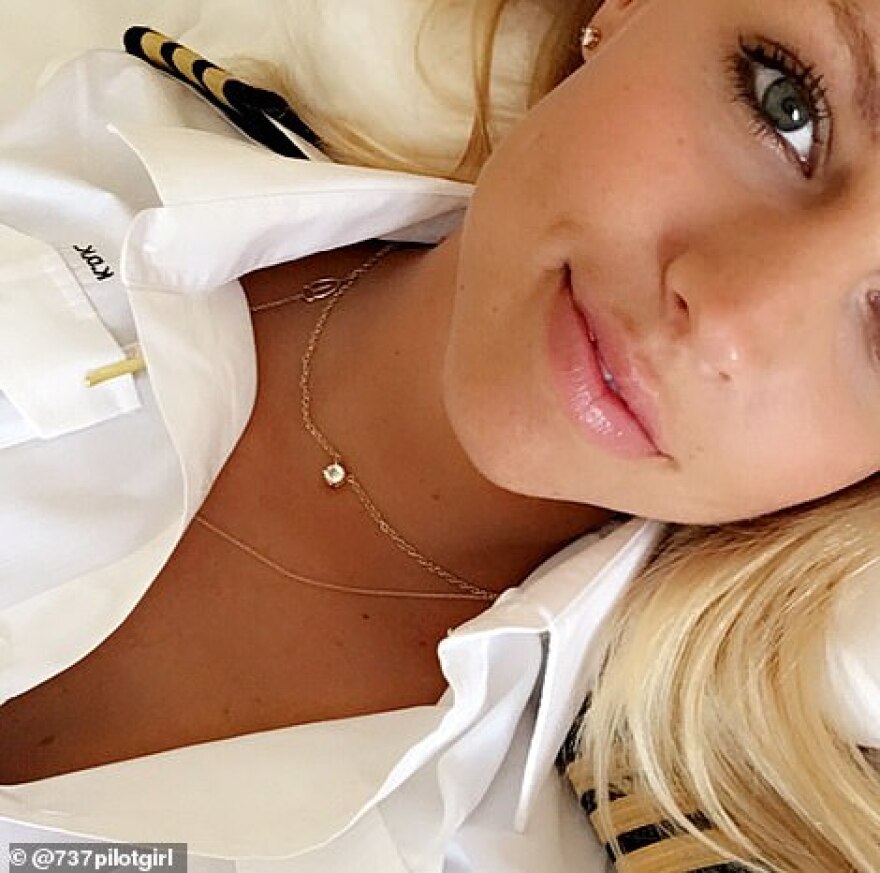 Μία 27χρονη στο πιλοτήριο του θηριώδους Jumbo 747 - «Συνήθως με ρωτάνε αν είμαι αεροσυνοδός»