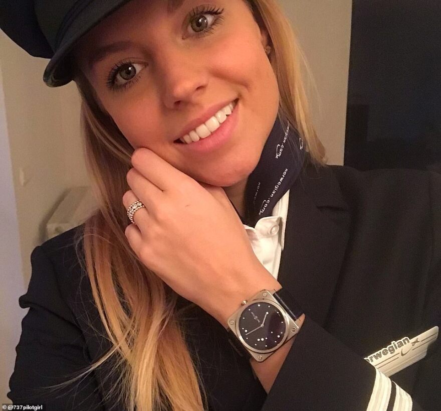 Μία 27χρονη στο πιλοτήριο του θηριώδους Jumbo 747 - «Συνήθως με ρωτάνε αν είμαι αεροσυνοδός»