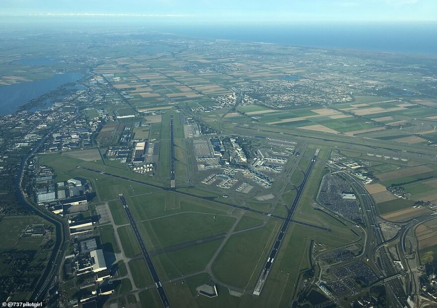 Μία 27χρονη στο πιλοτήριο του θηριώδους Jumbo 747 - «Συνήθως με ρωτάνε αν είμαι αεροσυνοδός»