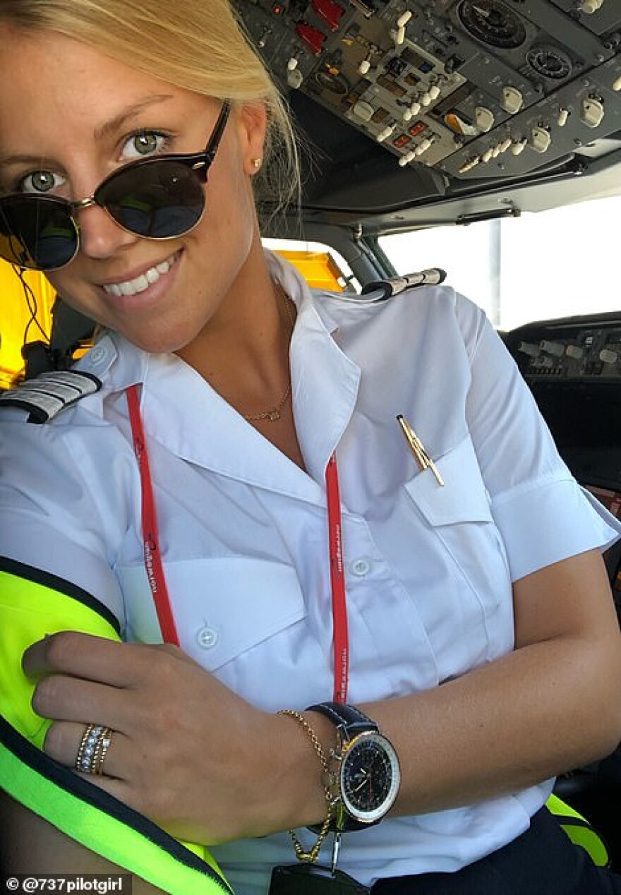 Μία 27χρονη στο πιλοτήριο του θηριώδους Jumbo 747 - «Συνήθως με ρωτάνε αν είμαι αεροσυνοδός»