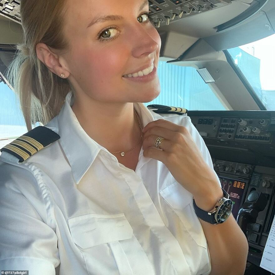 Μία 27χρονη στο πιλοτήριο του θηριώδους Jumbo 747 - «Συνήθως με ρωτάνε αν είμαι αεροσυνοδός»