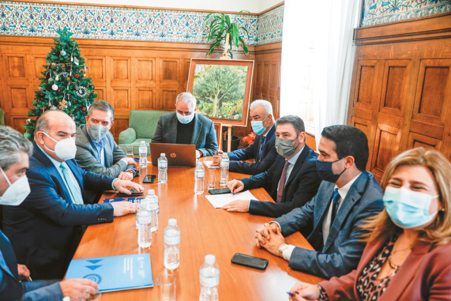 Ανδρουλάκης: Υποχρεωτικό μοριακό τεστ για  ανεμβολίαστους που εργάζονται σε καταστήματα και εστίαση