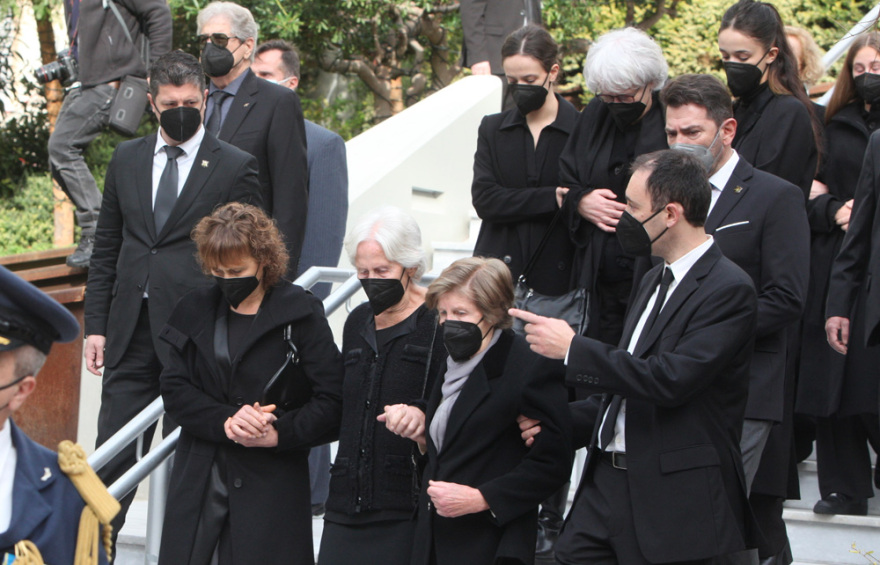 Πάνδημο αντίο στον Κάρολο Παπούλια