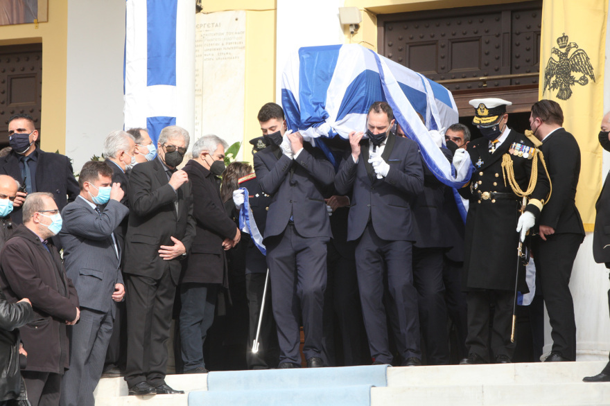 Πάνδημο αντίο στον Κάρολο Παπούλια