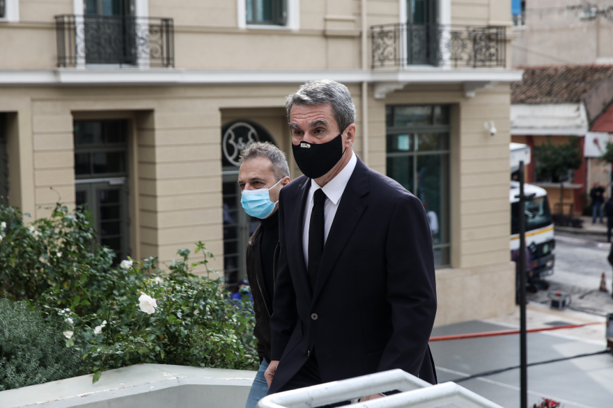 Πάνδημο αντίο στον Κάρολο Παπούλια