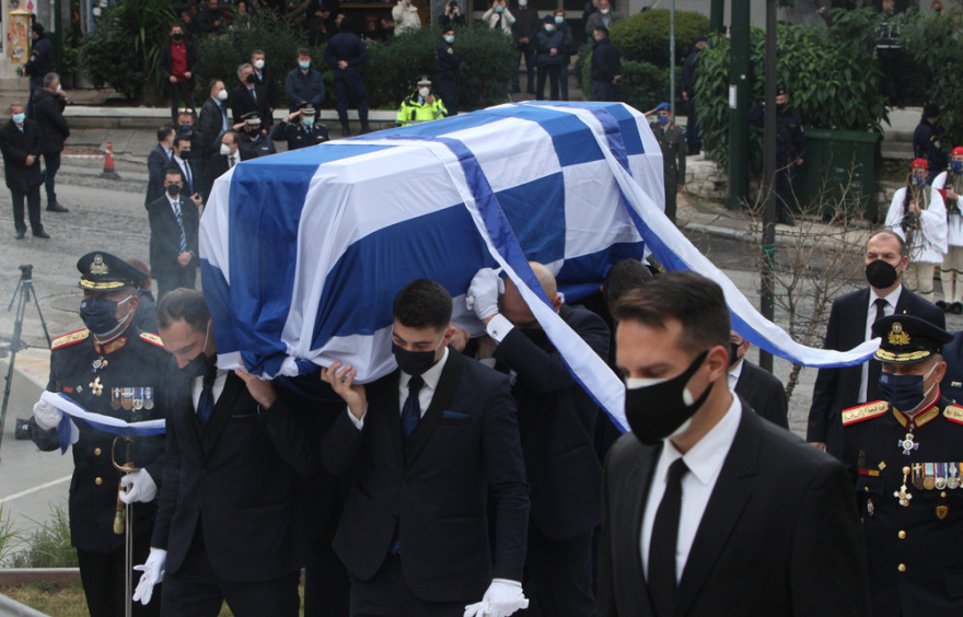 Πάνδημο αντίο στον Κάρολο Παπούλια