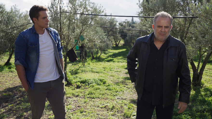 «Η Γη της Ελιάς»: Η Μυρτάλη προσεγγίζει την Αθηνά και προσπαθεί να την πείσει να γυρίσει στη Μάνη