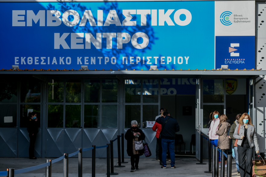 Μετάλλαξη Omicron: Γιατί δεν εφησυχάζουν οι ειδικοί με τις ενδείξεις για ήπια νόσο