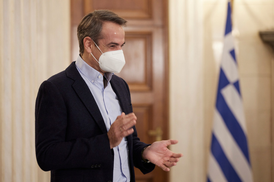 Οι μαντινάδες που άκουσε ο Μητσοτάκης στα κάλαντα της Πρωτοχρονιάς