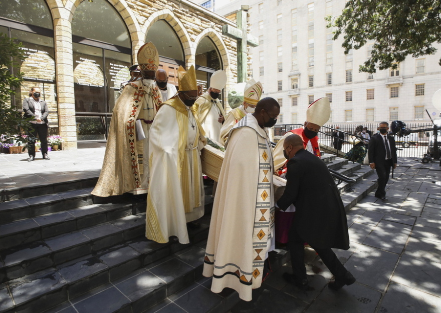 Στο Κέιπ Τάουν η κηδεία του ήρωα κατά του απαρτχάιντ και αρχιεπισκόπου, Ντέσμοντ Τούτου (φωτογραφίες)
