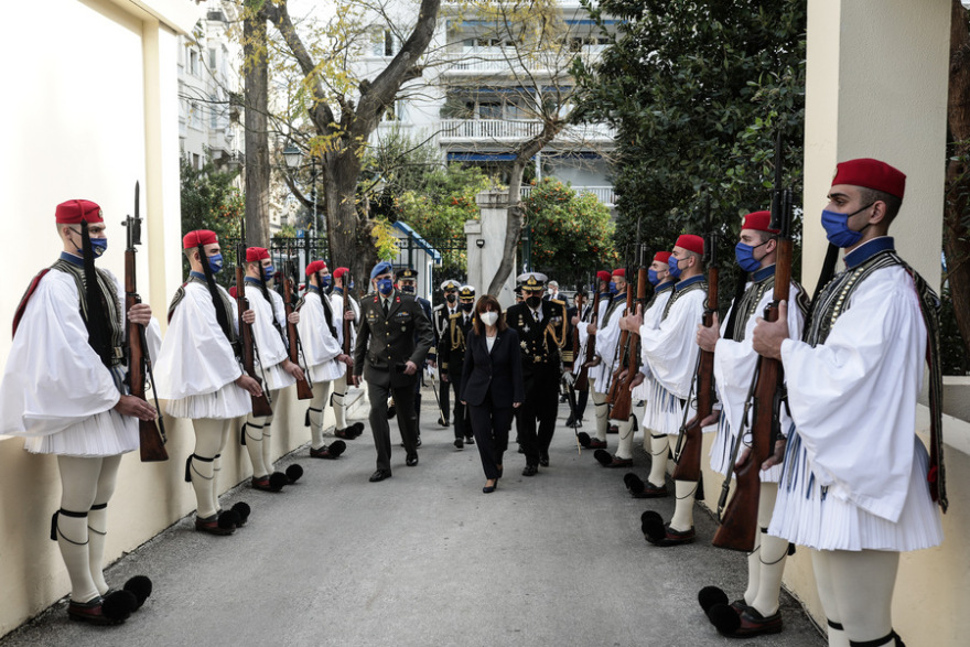 Η Σακελλαροπούλου στην πρωτοχρονιάτικη δοξολογία της Μητρόπολης Αθηνών